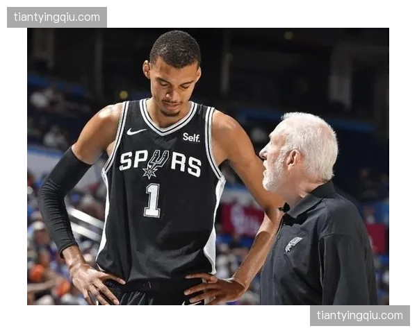 马刺防守纪律性拉满 文班亚马内线威慑力成体系基石 马刺防守纪律性拉满 文班亚马内线威慑力成体系基石